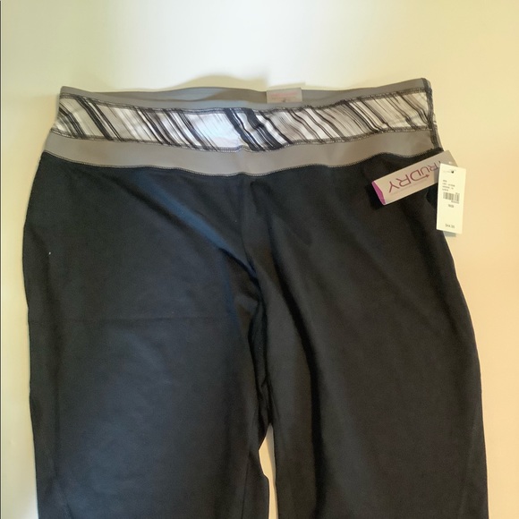 Lane Bryant XL Black Active Capri - Picture 6 of 9